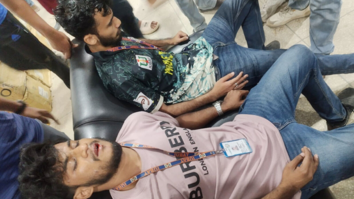 আহত শিক্ষার্থীরা