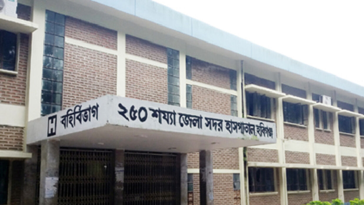 হাসপাতাল থেকে ফিরে বাবা দেখলেন, কলেজপড়ুয়া মেয়ের লাশ ঝুলছে