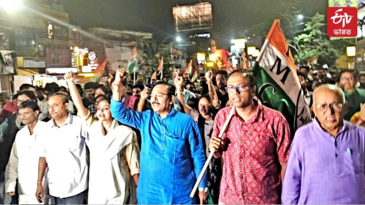 শিক্ষামন্ত্রীর অপসারণের দাবিতে মানববন্ধন