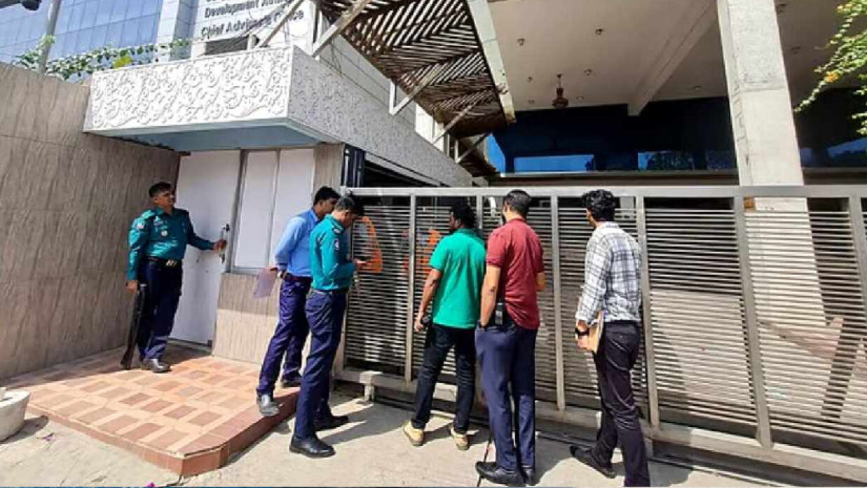  বিএসইসি কার্যালয়ে কাউকে  ঢুকতে দেওয়া হচ্ছে না