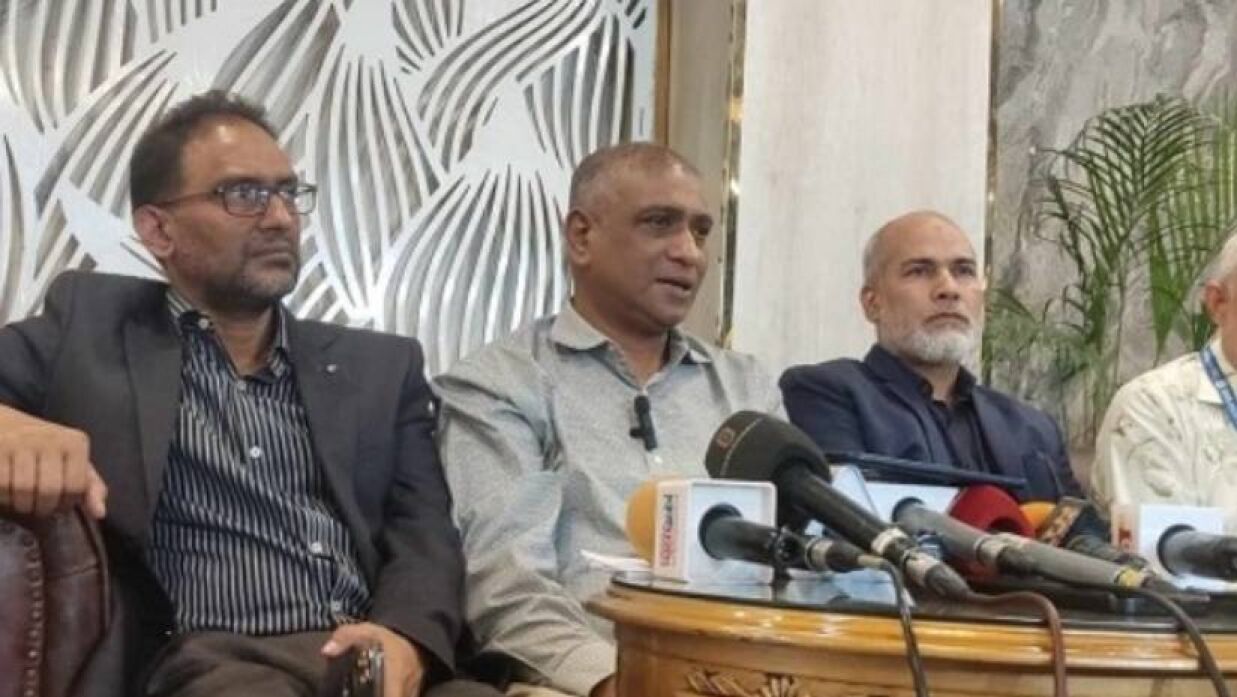 বিএসইসি কমিশনের পদত্যাগের দাবিতে লাগাতার কর্মবিরতি ঘোষণা