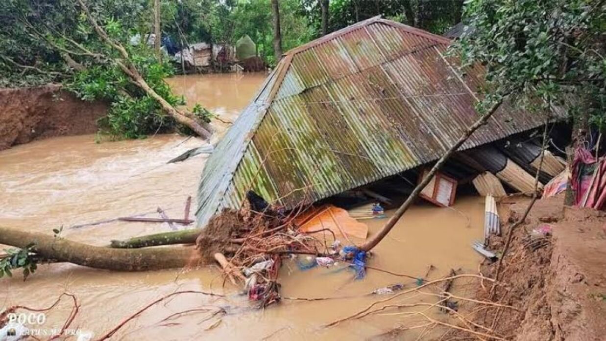ফেনীতে ভয়াবহ বন্যায় ক্ষতিগ্রস্ত পরিবার