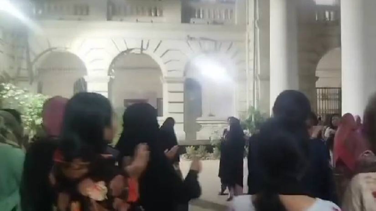 হল শিক্ষার্থীদের বিক্ষোভ 