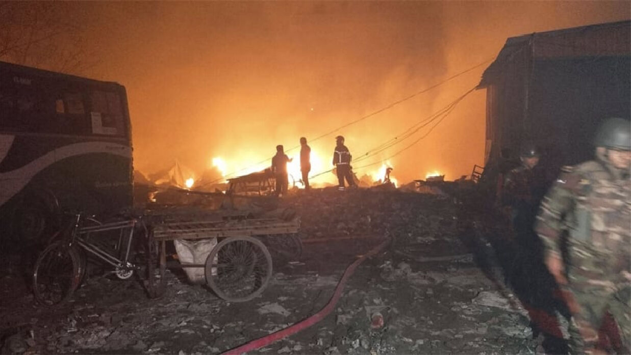 গাবতলীর বস্তিতে আগুন