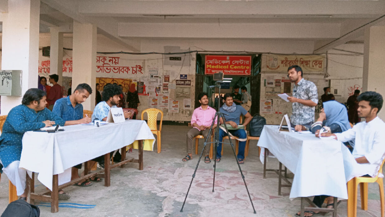 জবিতে ব্যঙ্গাত্মক প্রদর্শনী বিতর্ক
