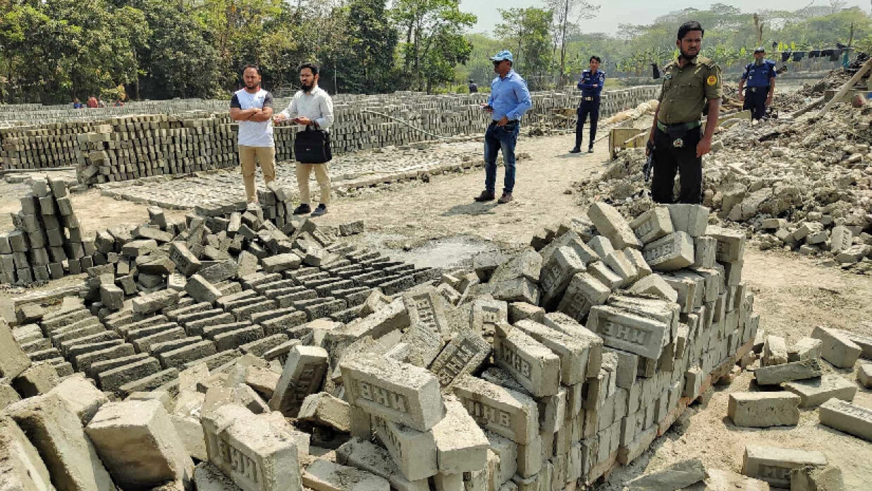 ইট ভাটায় অভিযান