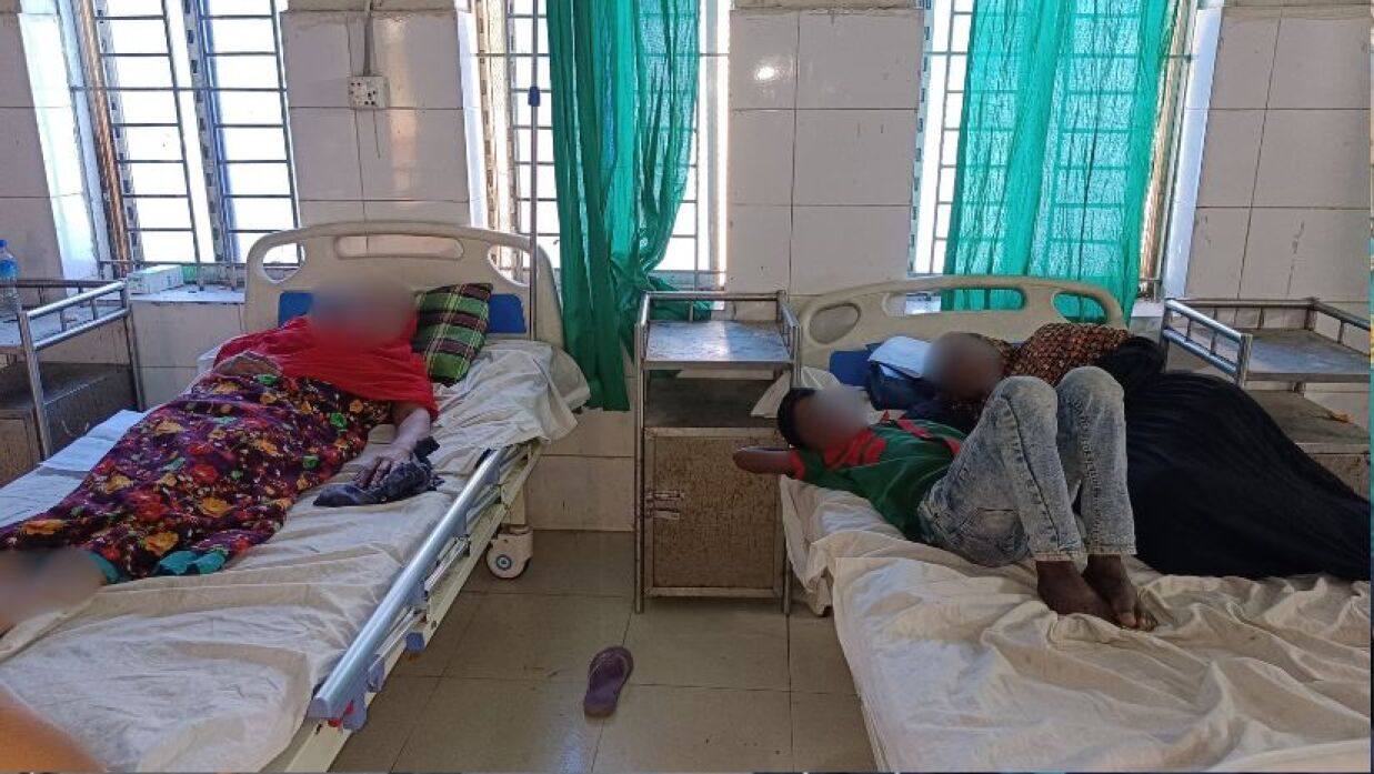 আহত হয়ে হাসপাতালে