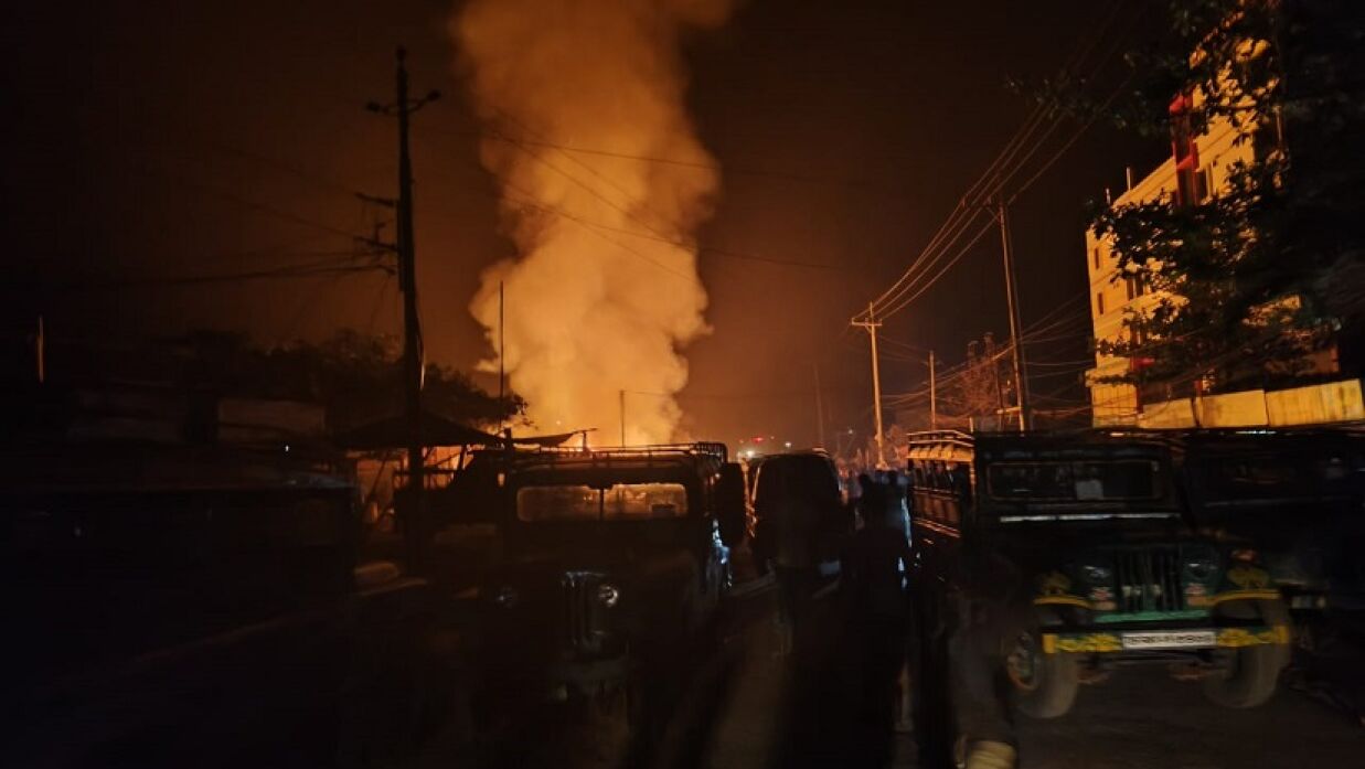 দীঘিনালার লারমা স্কয়ার বাজারের ব্যবসাপ্রতিষ্ঠানে অগ্নিকাণ্ডের ঘটনা ঘটেছে
