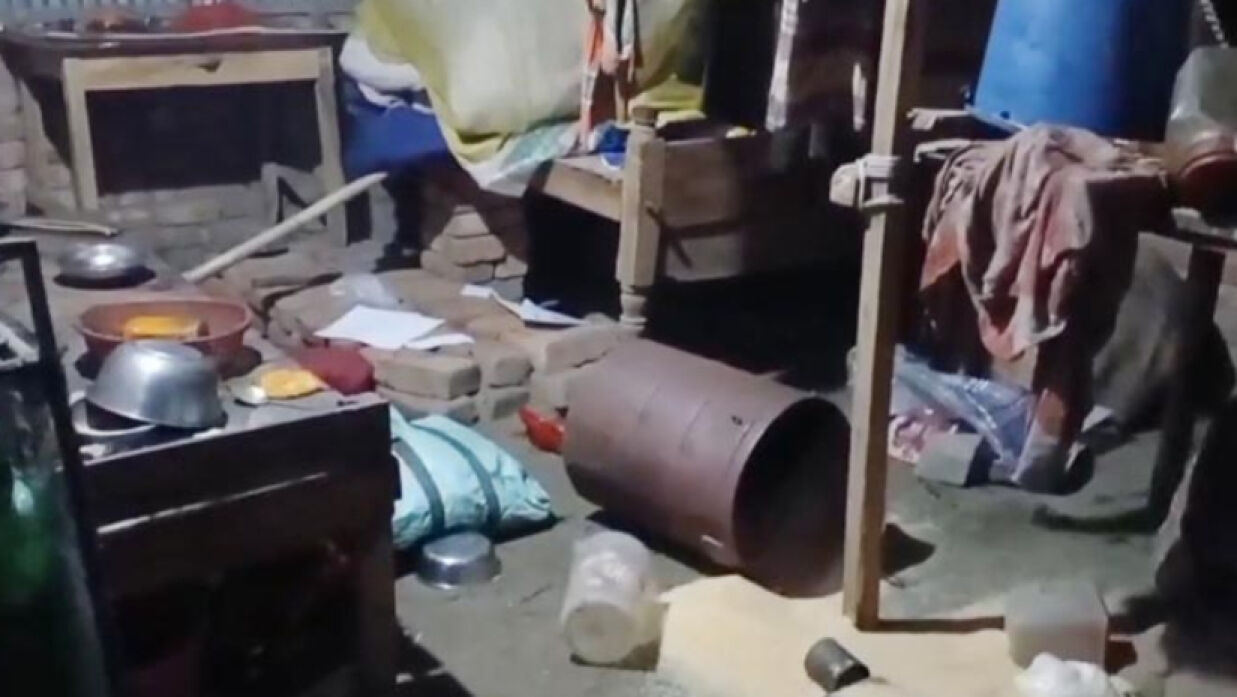 দ্বন্দ্বের জেরে বাড়িঘরে হামলা