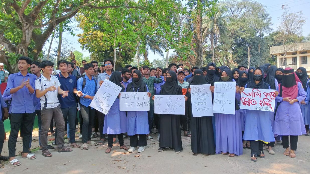 ফেনী পলিটেকনিক ইনস্টিটিউট শিক্ষার্থীদের বিক্ষোভ