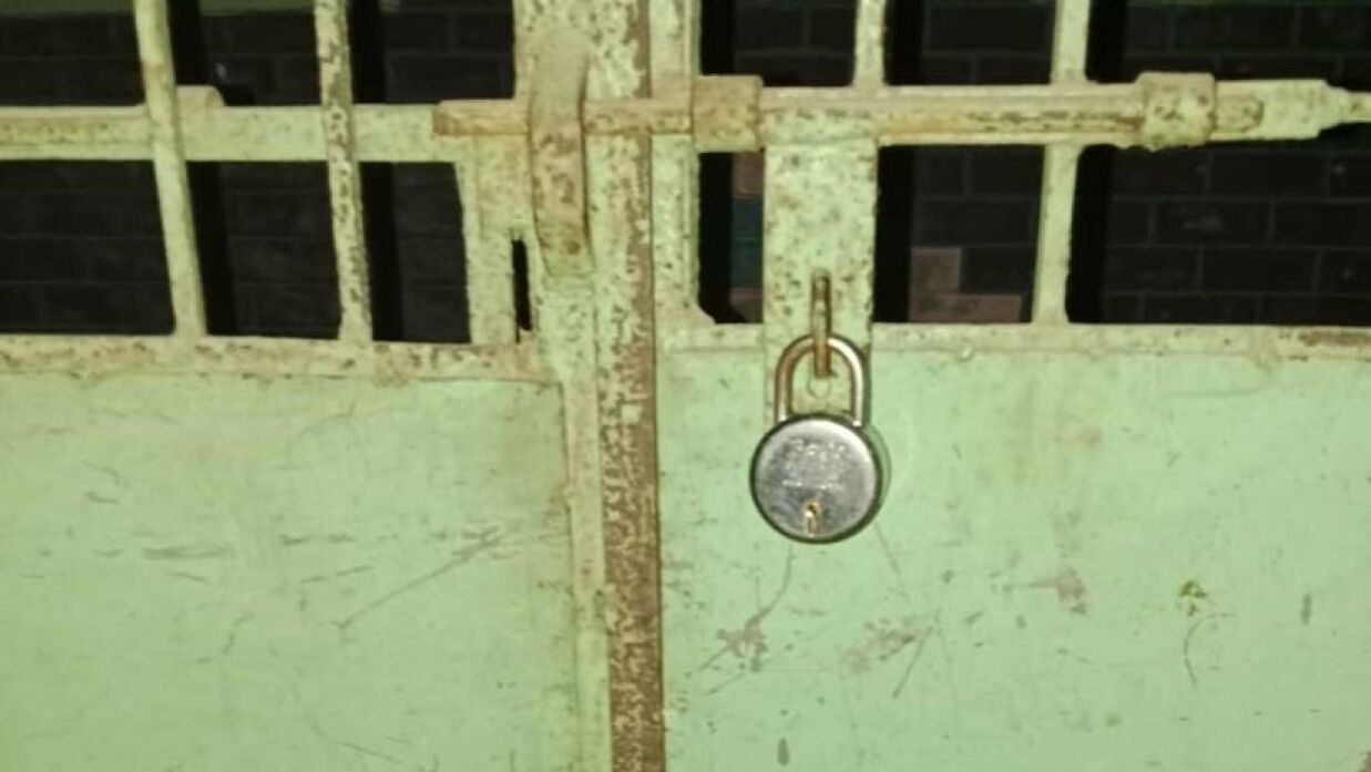 তালা ঝুলছে হবিকুল ইসলামের ঘরে