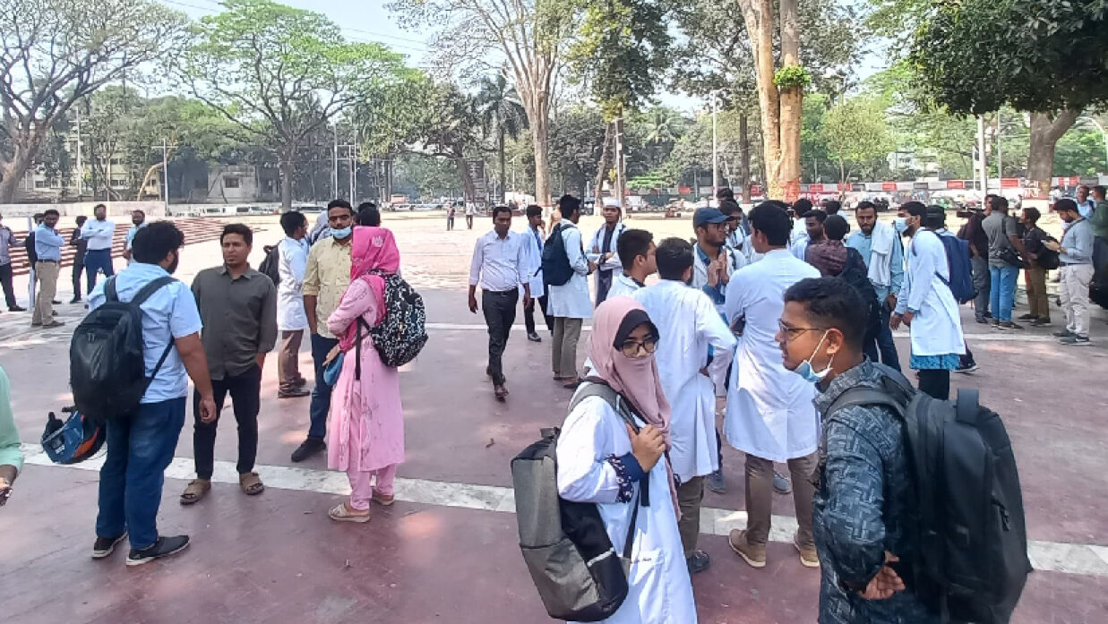 জড়ো হচ্ছেন সারা দেশের মেডিকেল কলেজের শিক্ষার্থীরা