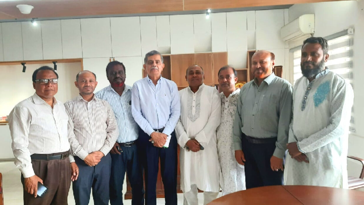 শিক্ষা উপদেষ্টা ড. চৌধুরী রফিকুল আবরার ও নন-এমপিও শিক্ষকরা