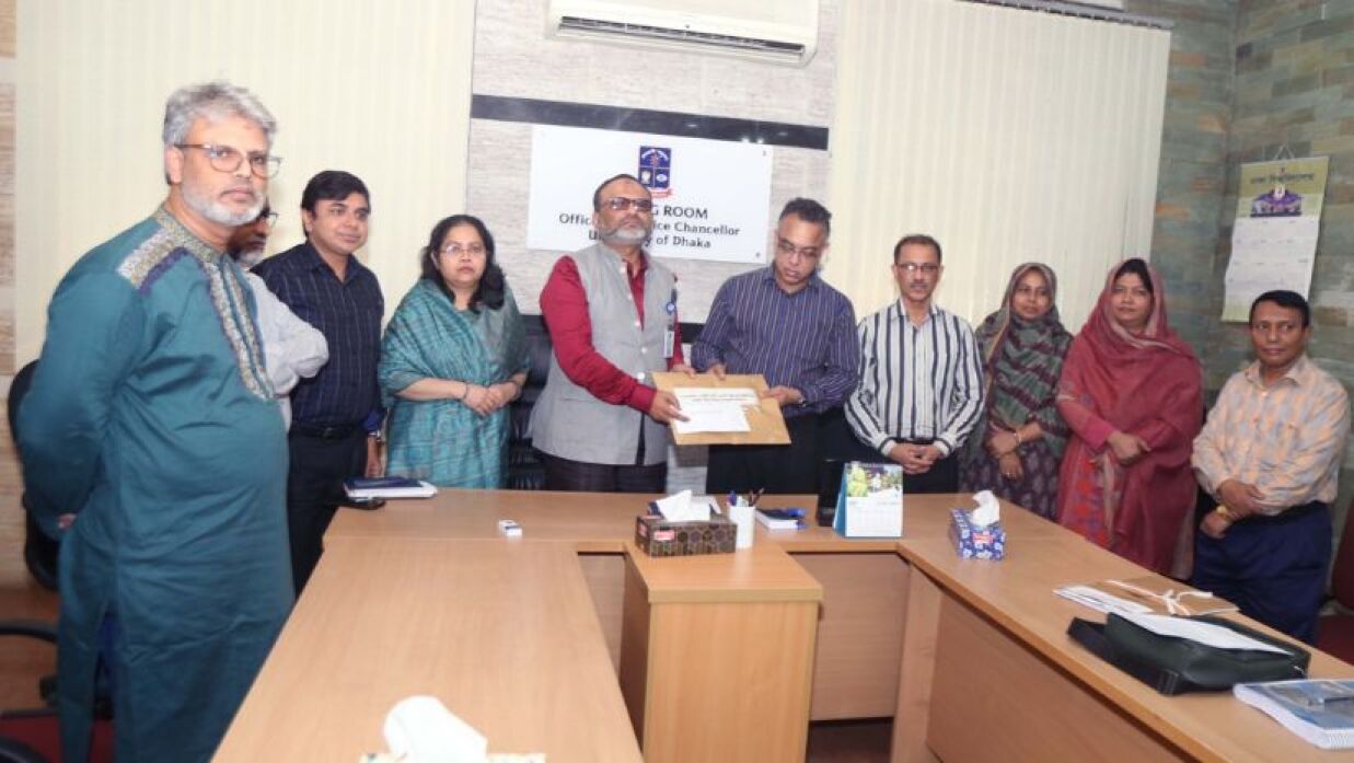 সত্যানুসন্ধান কমিটির প্রতিবেদন হস্তানান্তর