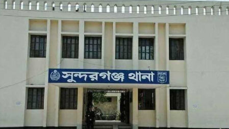 সুন্দরগঞ্জে কলাগাছের নিচে চাপা পড়ে শিশুর মৃত্যু