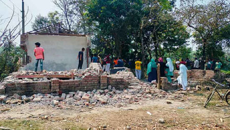 মাগুরায় শিশু ধর্ষণকারীদের বাড়িতে দ্বিতীয় দফায় ভাঙচুর ও লুটপাট
