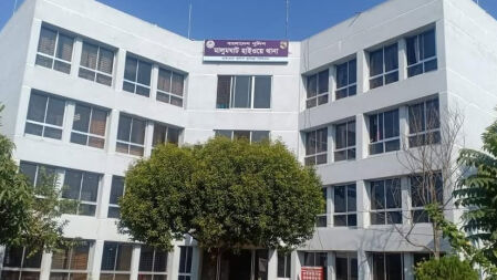 কক্সবাজারে পুলিশের গাড়ি খাদে পড়ে কনস্টেবলের মৃত্যু, আহত ৪