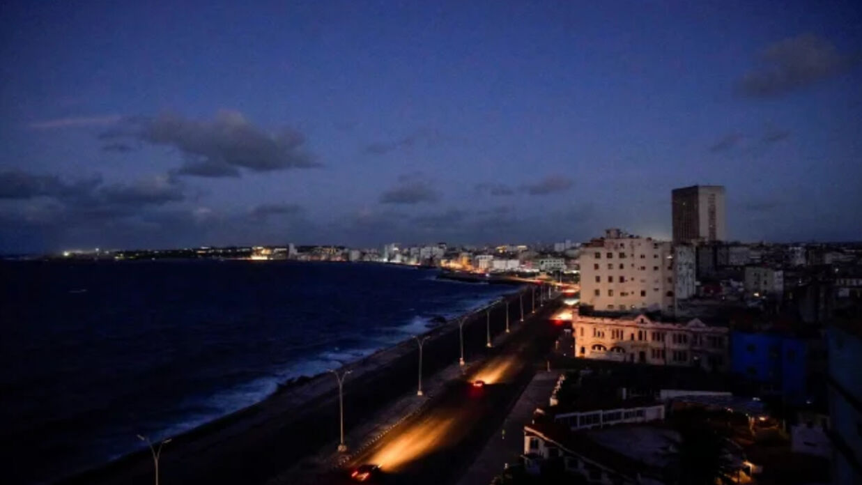 কিউবায় বিদ্যুৎহীন কোটি মানুষ