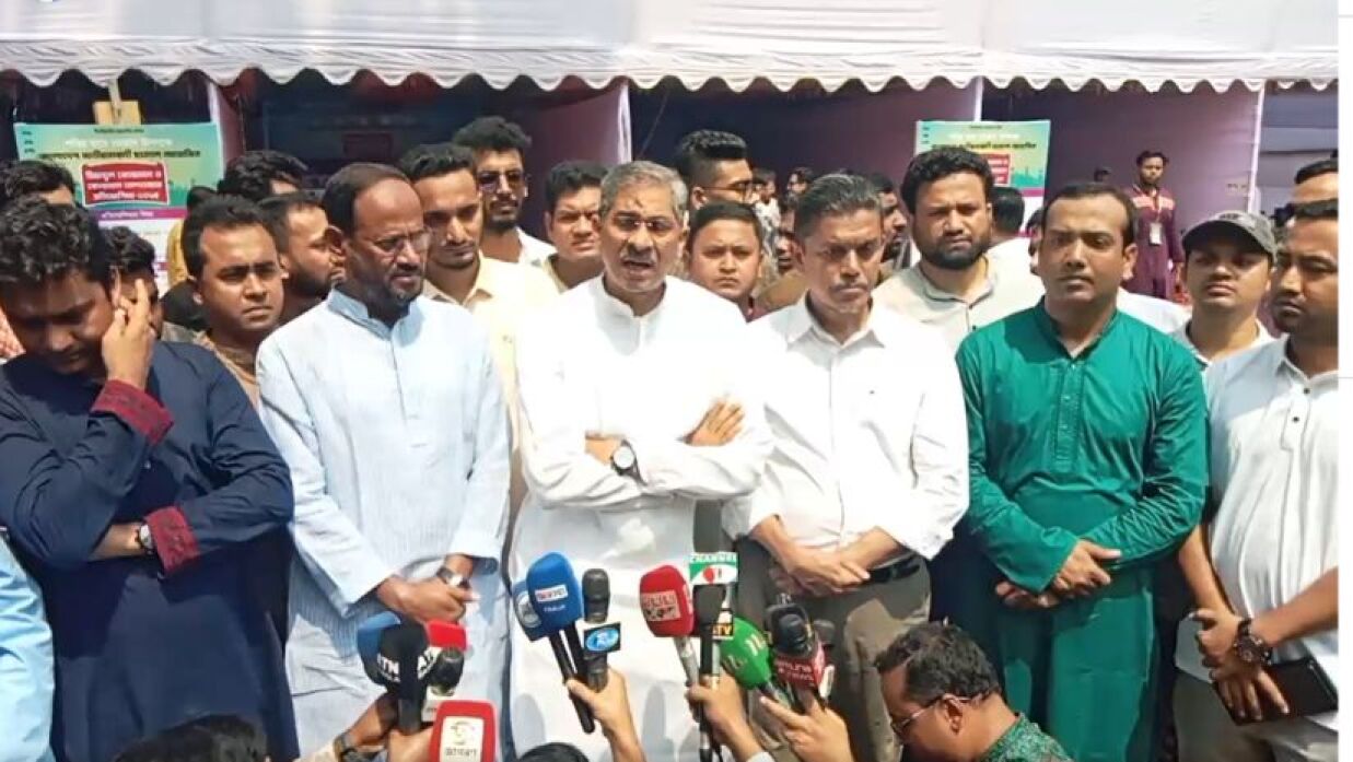 বিএনপির যুগ্ম মহাসচিব শহীদ উদ্দীন চৌধুরী এ্যানি কথা বলছেন