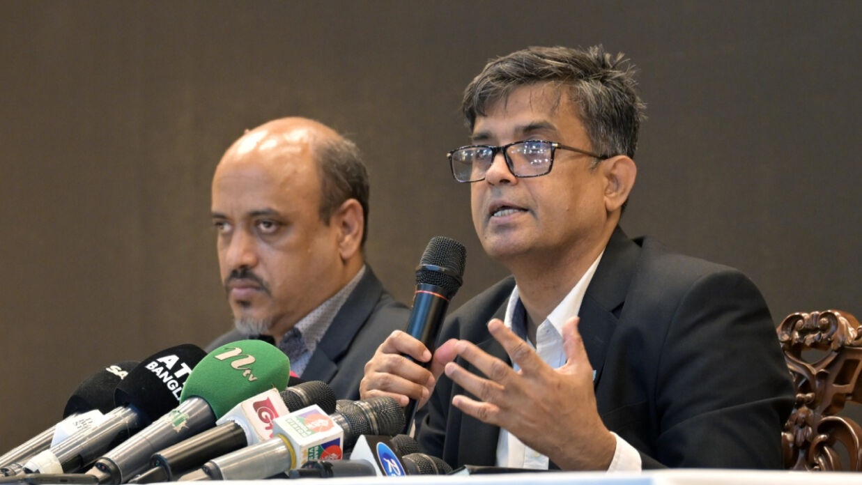 সংবাদ সম্মেলনে প্রধান উপদেষ্টার প্রেস সচিব শফিকুল আলম