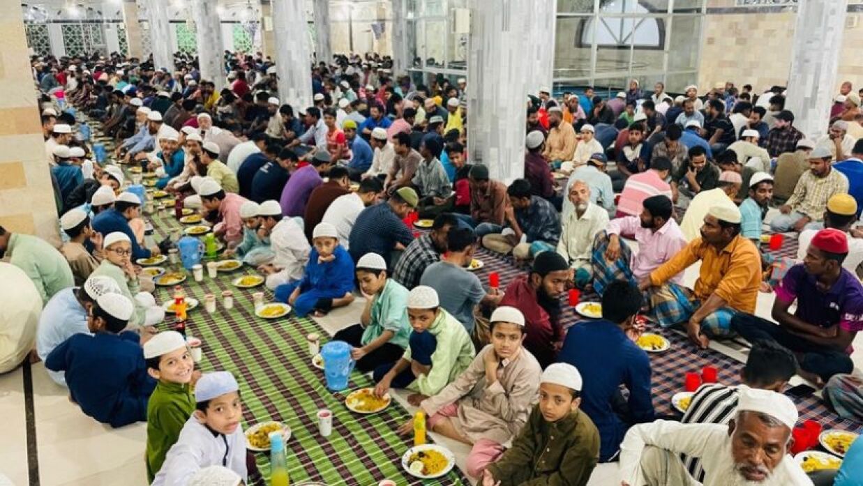  ঐতিহ্যবাহী জহিরিয়া মসজিদে ইফতারের  আয়োজন