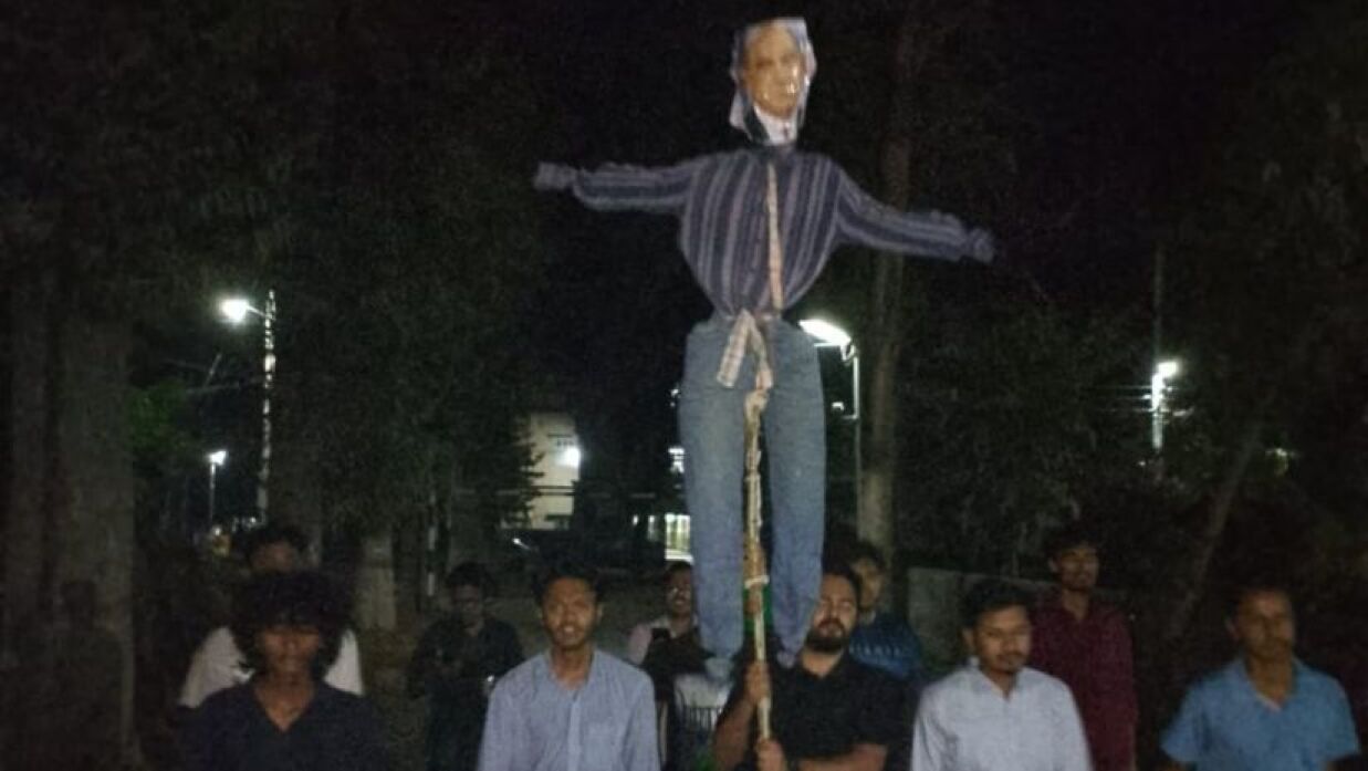 রাবিতে নেতানিয়াহুর কুশপুত্তলিকা দাহ