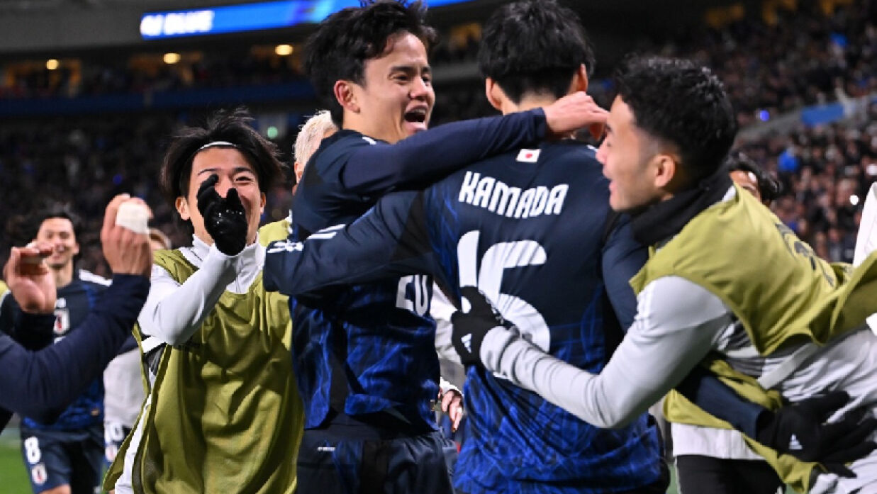 আনন্দে আত্মহারা জাপানের ফুটবলাররা