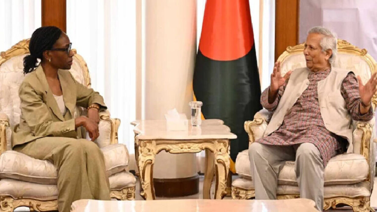 কমফোর্ট ইরো ও ড. ইউনূস