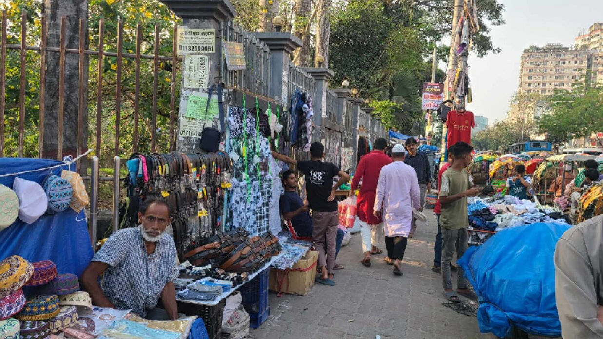 শিক্ষা প্রতিষ্ঠানের রূপ হারিয়ে পরিণত হয়েছে এক ব্যবসাকেন্দ্রে