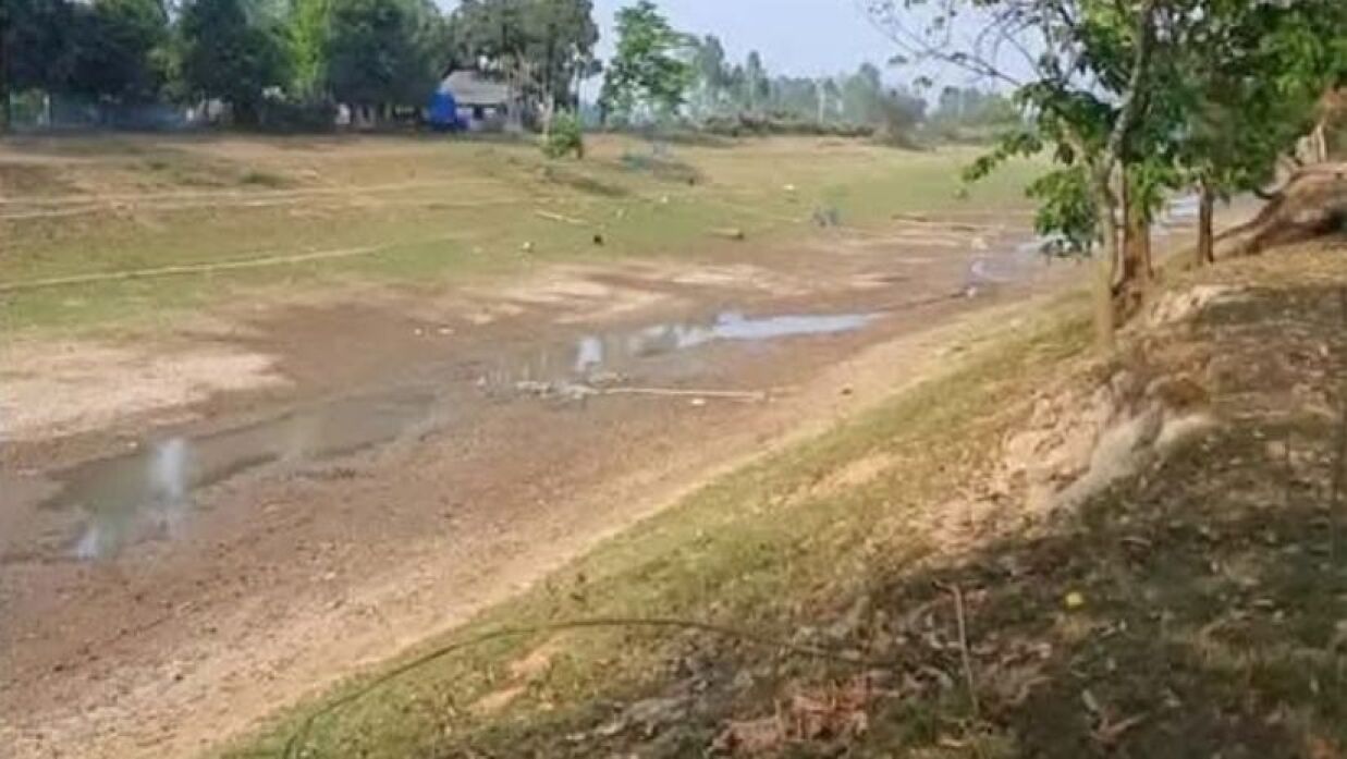 খরা ও পানি শুন্যতায় শুকিয়ে গেছে নদী