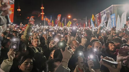 তিনদিন ধরে বিক্ষোভে উত্তাল তুরস্ক, এরদোয়ান কি ভুল করছেন