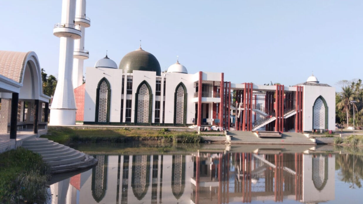 মনিরা হারুন জামে মসজিদ (হাজিবাড়ি মসজিদ)