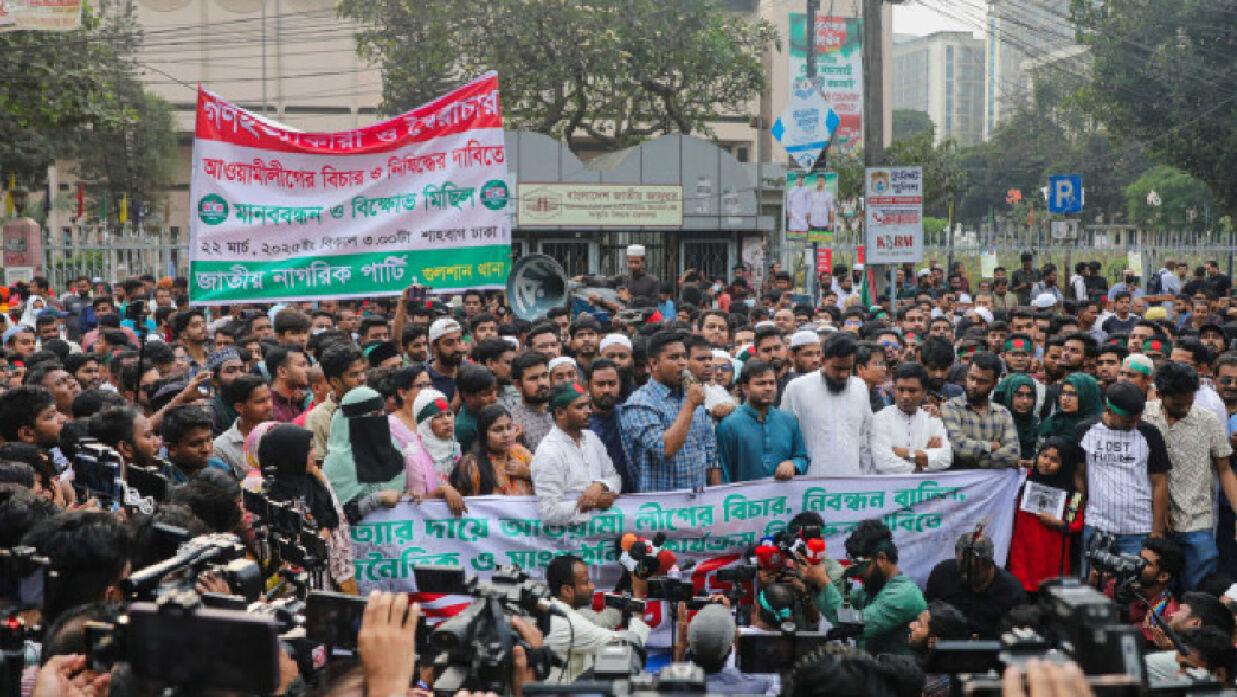 ডিএমপির নিষেধাজ্ঞার মাঝেই শাহবাগে সমাবেশ করে এনসিপি