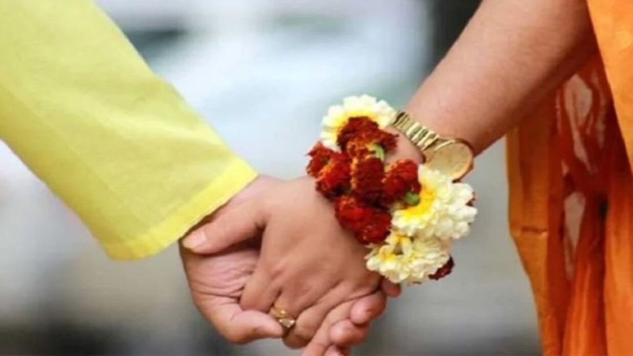 বর্তমানে মামলার জেরে কারাগারে ঠাঁই হয়েছে উভয়ের