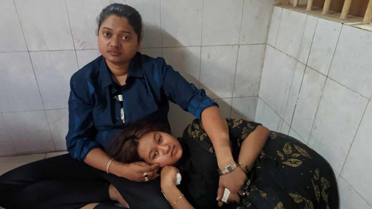 এশা ও এক তরুণী