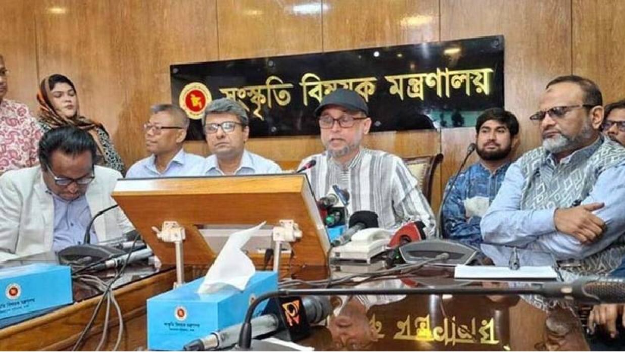  উপদেষ্টা মোস্তফা সরয়ার ফারুকী 