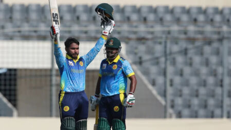 ইমনের সেঞ্চুরিতে জয়রথ অব্যাহত আবাহনীর