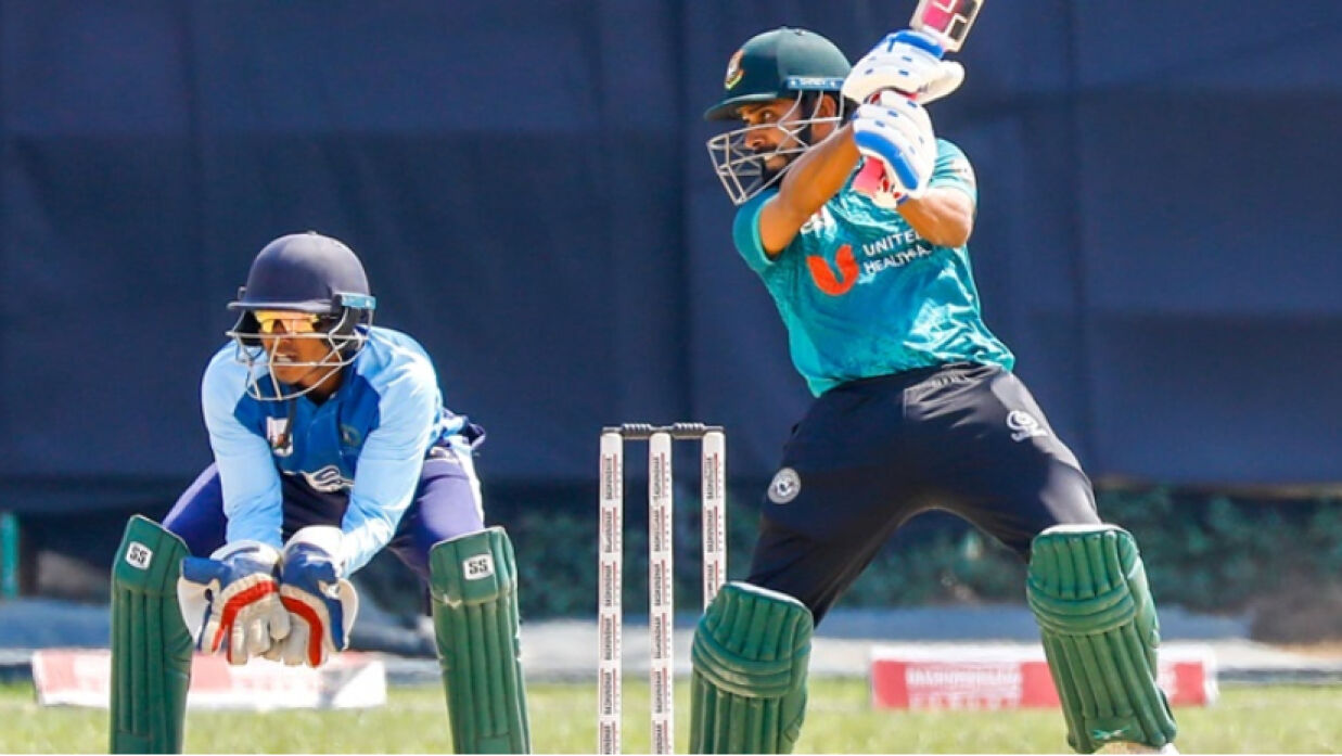 সেঞ্চুরি হাঁকিয়েছেন মিরাজ