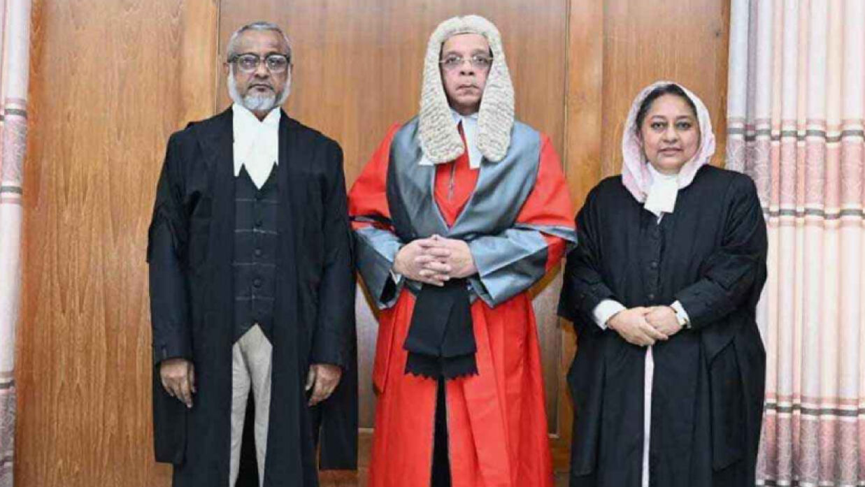 শপথ নিয়েছেন আসাদুজ্জামান ও বিচারপতি ফারাহ মাহবুব