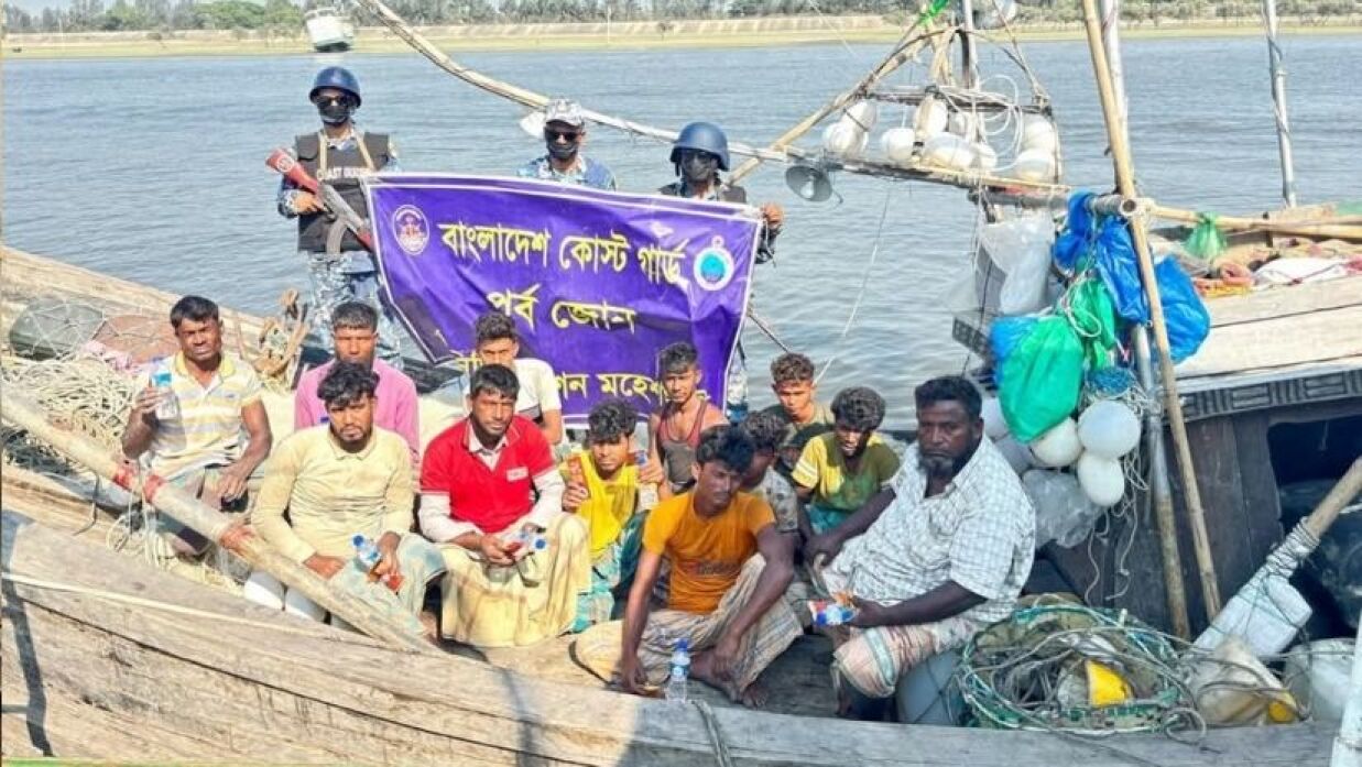 ১২ জেলে উদ্ধার করল পুলিশ