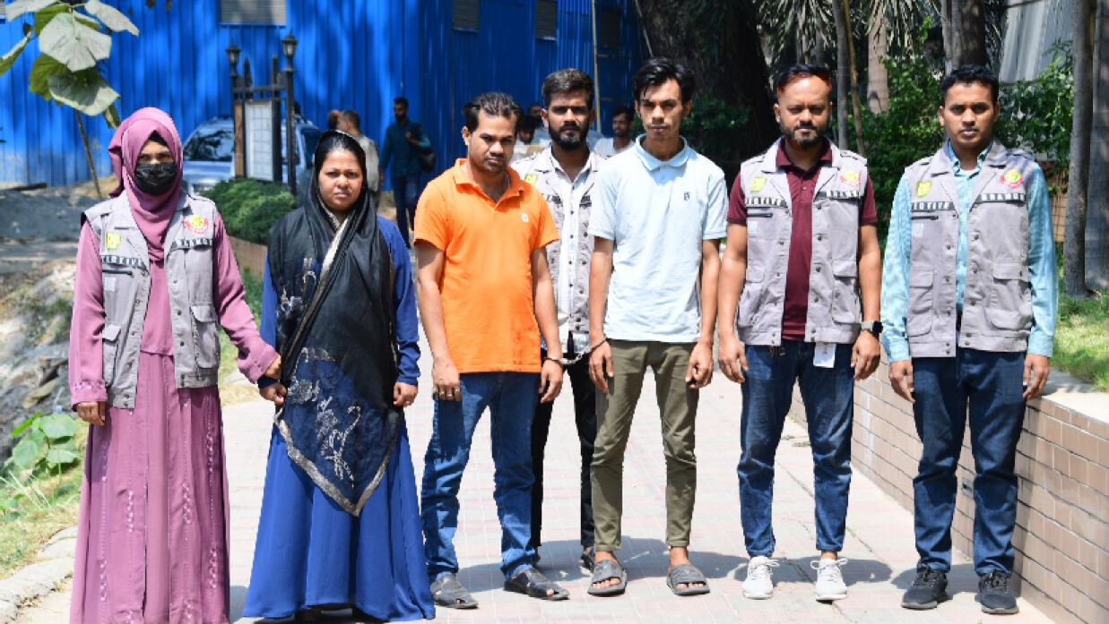 ভুয়া ভিসা তৈরির চক্র গ্রেফতার