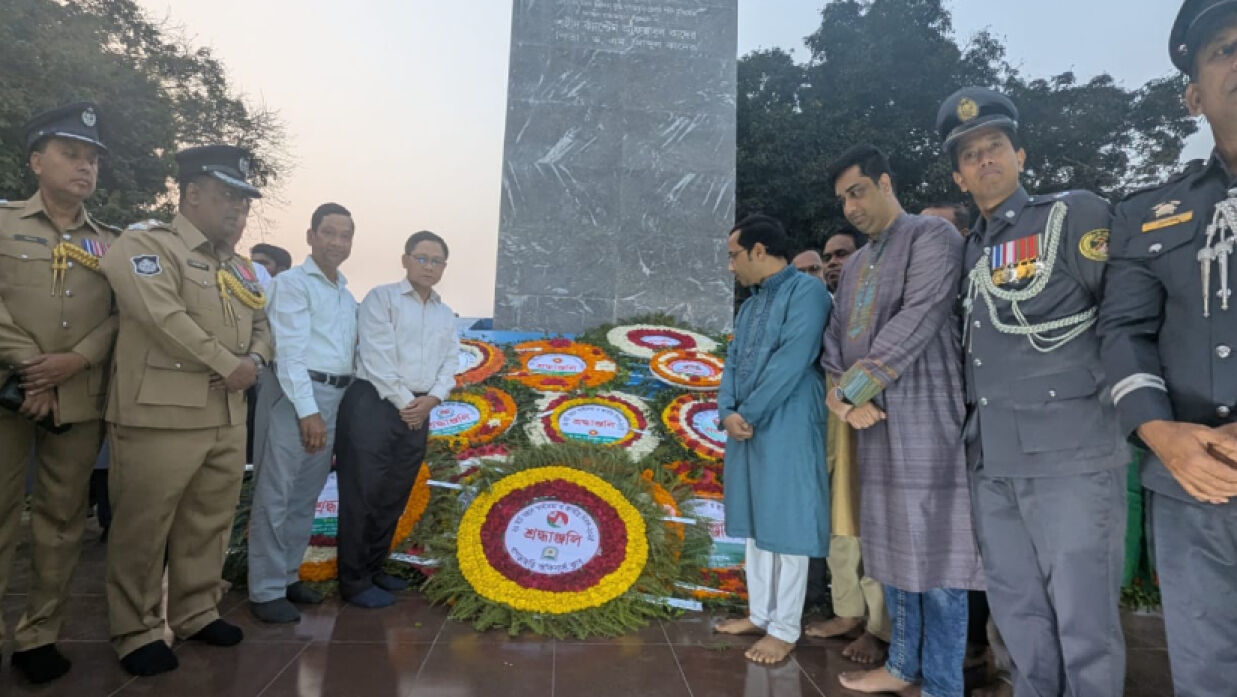 শহীদদের প্রতি শ্রদ্ধা জানানো হয়