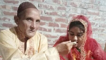 ৬৬ বছরের বৃদ্ধকে বিয়ে করলেন কলেজছাত্রী 