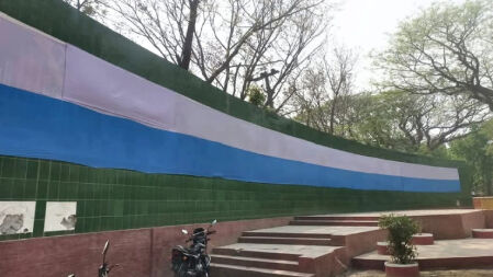 ‘আপত্তি’ করায় কাপড় দিয়ে ঢেকে দেওয়া হলো মুক্তিযুদ্ধের ম্যুরাল