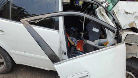 নিয়ন্ত্রণ হারিয়ে গাছের সঙ্গে প্রাইভেট কারের ধাক্কা, প্রাণ গেল বাবা-মেয়ের