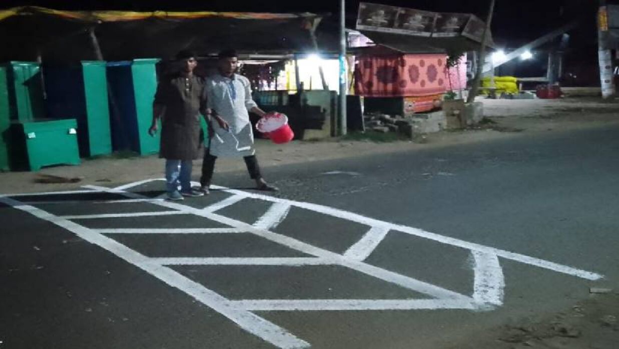 স্পিড ব্রেকারে ইন্ডিকেটর