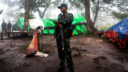 রোহিঙ্গারা মিয়ানমারে সশস্ত্র যুদ্ধের প্রস্তুতি নিচ্ছে