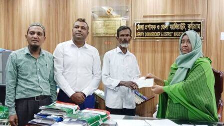 সীমান্তে হত্যার শিকার ফেলানীর পরিবার পেল সরকারের ঈদ উপহার