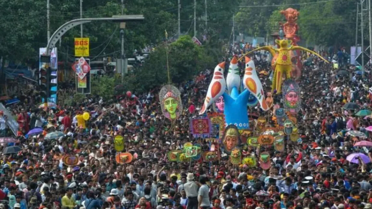 বাংলাদেশে পহেলা বৈশাখ উদযাপনের গুরুত্বপূর্ণ অনুষঙ্গ হয়ে দাঁড়িয়েছে মঙ্গল শোভাযাত্রা