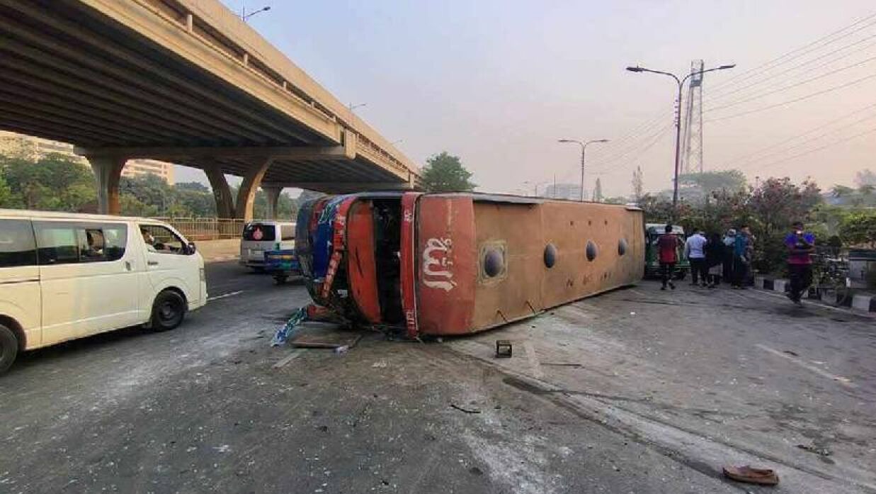 দুর্ঘটনা কবলিত বাস